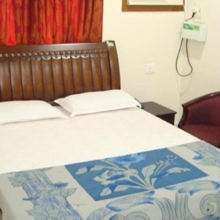 Lloyds Guest House, North Boag Road, T. Nagar Chennai Luaran gambar